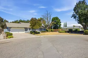 813 Holiday Way, Chowchilla, CA 93610 - Photo 8
