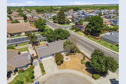 813 Holiday Way, Chowchilla, CA 93610 - Photo 6