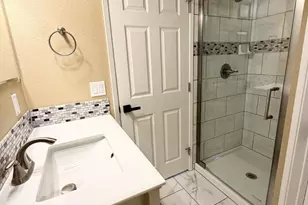 1128 Multnomah Dr, Modesto, CA 95350 - Photo 12