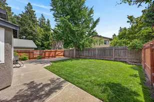 22 Seaside Ct, Sacramento, CA 95831 - Photo 30