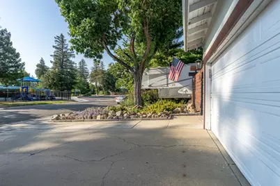 7520 Candlewood Way, Sacramento, CA 95822 - Photo 36