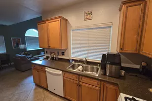 672 Shasta Oaks Cir, Roseville, CA 95678 - Photo 10