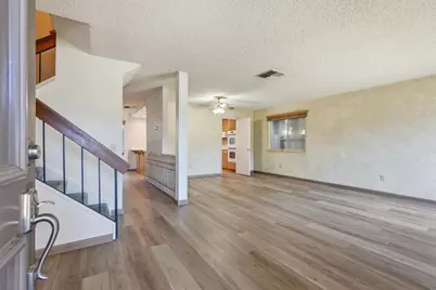 8929 Castle Park Drive, Elk Grove, CA 95624 - Photo 2