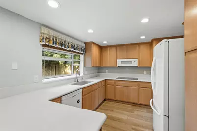 8929 Castle Park Drive, Elk Grove, CA 95624 - Photo 8