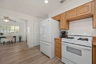 6039 McMahon Dr, Sacramento, CA 95824 - Photo 10