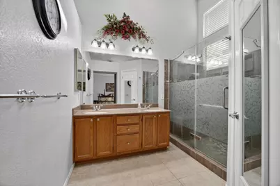 6906 Hollybrook Drive, Sacramento, CA 95823 - Photo 36