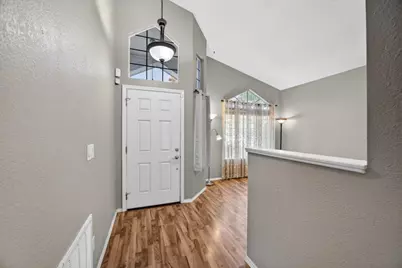 6906 Hollybrook Drive, Sacramento, CA 95823 - Photo 10
