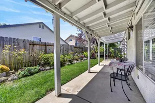 6906 Hollybrook Dr, Sacramento, CA 95823 - Photo 38