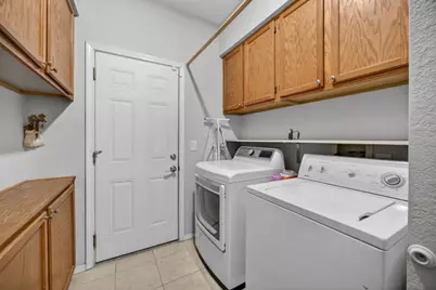 6906 Hollybrook Drive, Sacramento, CA 95823 - Photo 26