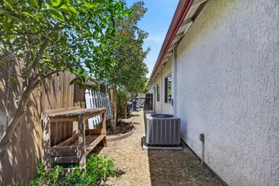 6906 Hollybrook Drive, Sacramento, CA 95823 - Photo 44