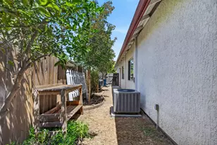 6906 Hollybrook Dr, Sacramento, CA 95823 - Photo 44