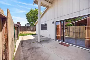 7677 Harvest Woods Dr, Sacramento, CA 95828 - Photo 26