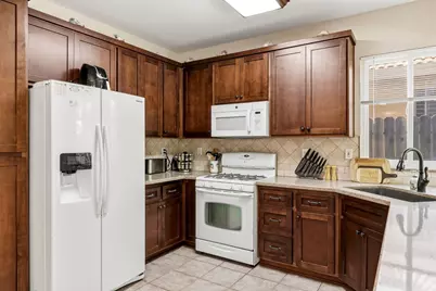 9401 Canmoor Circle, Elk Grove, CA 95758 - Photo 14