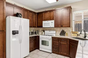 9401 Canmoor Cir, Elk Grove, CA 95758 - Photo 14