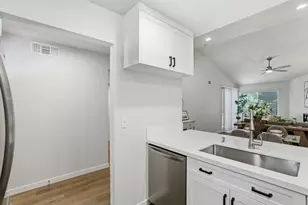 7330 Stratford Pl, Sacramento, CA 95842 - Photo 12