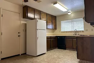 3255 Holly Dr, Tracy, CA 95376 - Photo 4