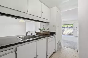 914 Roundtree Ct, Sacramento, CA 95831 - Photo 16