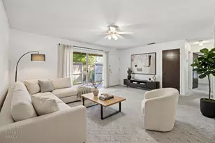 914 Roundtree Ct, Sacramento, CA 95831 - Photo 2