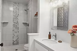 5830 Gloria Dr, Sacramento, CA 95822 - Photo 16
