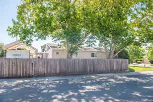 8201 Lake Forest Dr, Sacramento, CA 95826 - Photo 30