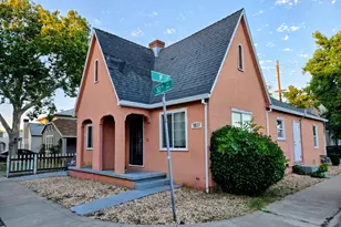 1563 32nd St, Sacramento, CA 95816 - Photo 2