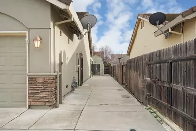 954 Stampede Trail, Galt, CA 95632 - Photo 4