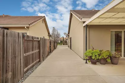 954 Stampede Trail, Galt, CA 95632 - Photo 22