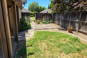 1 Sandhill Ct, Sacramento, CA 95831 - Photo 30
