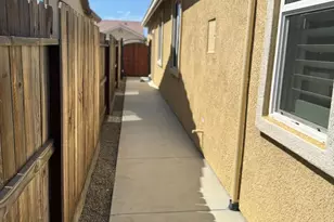 636 Pinelli Dr, Los Banos, CA 93635 - Photo 10