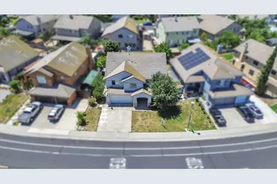 8859 Shasta Lily Drive, Elk Grove, CA 95624 - Photo 4
