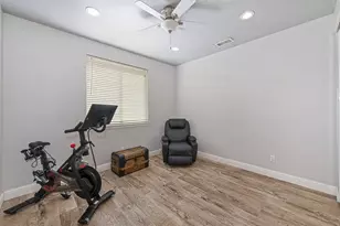 4060 Clarewood Way, Sacramento, CA 95835 - Photo 20
