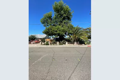 812 E H Street, Oakdale, CA 95351 - Photo 1