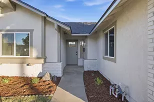 2044 Peggy Ln, Modesto, CA 95351 - Photo 2