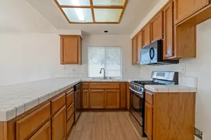 6427 Canyon Creek Way, Elk Grove, CA 95758 - Photo 10