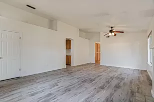 6427 Canyon Creek Way, Elk Grove, CA 95758 - Photo 6