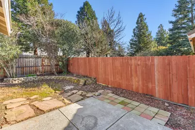 8203 Gardenside Court, Sacramento, CA 95829 - Photo 32