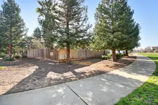 8203 Gardenside Ct, Sacramento, CA 95829 - Photo 42