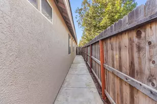 8203 Gardenside Ct, Sacramento, CA 95829 - Photo 36