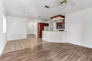 8203 Gardenside Ct, Sacramento, CA 95829 - Photo 12