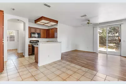 8203 Gardenside Court, Sacramento, CA 95829 - Photo 14