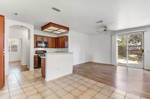 8203 Gardenside Ct, Sacramento, CA 95829 - Photo 14