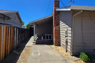 7233 Lindale Dr, Sacramento, CA 95828 - Photo 32