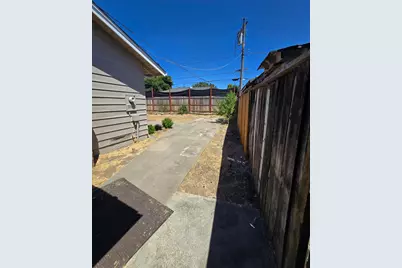 7233 Lindale Drive, Sacramento, CA 95828 - Photo 30