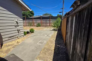 7233 Lindale Dr, Sacramento, CA 95828 - Photo 30