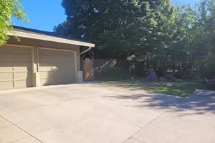 1677 Poplar St, Oakdale, CA 95361 - Photo 4