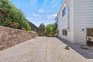 2295 S Crest Ave, Martinez, CA 94553 - Photo 32