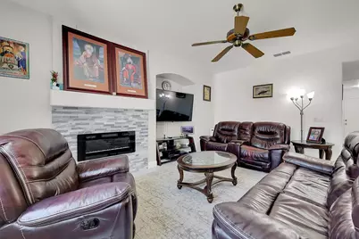 8401 Carriage Oaks Way, Antelope, CA 95843 - Photo 14