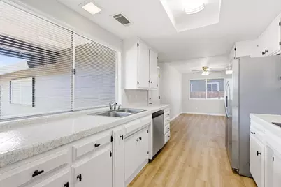 7436 Golden Oak Way, Sacramento, CA 95831 - Photo 12