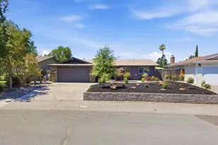7436 Golden Oak Wy, Sacramento, CA 95831 - Photo 2
