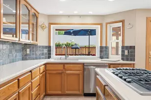 8904 Royal Gate Way, Elk Grove, CA 95624 - Photo 32